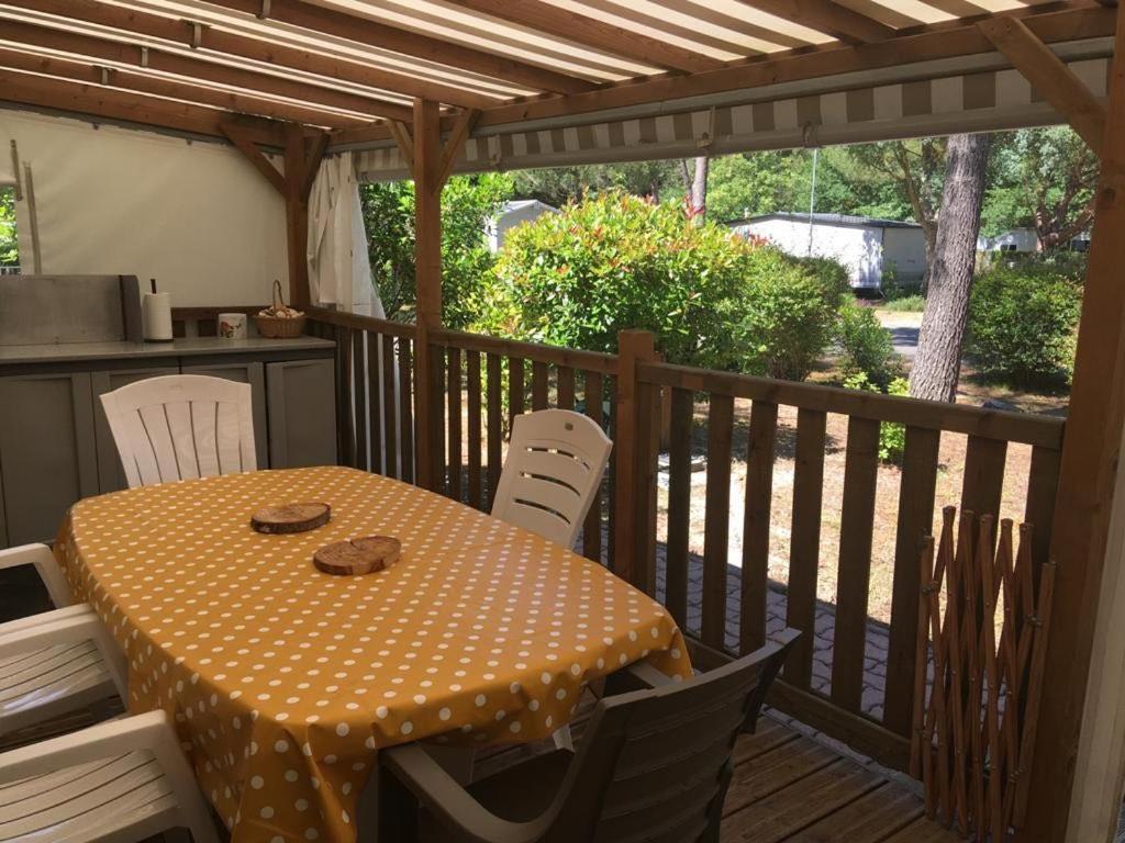 Mobil-Home 4-6 Personnes サン・ジュリアン・アン・ボルヌ エクステリア 写真